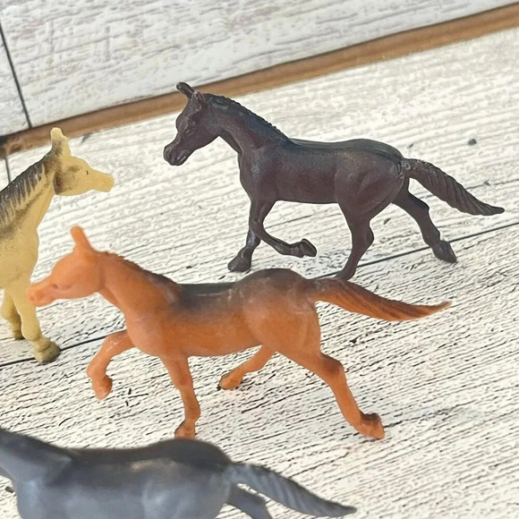 VTG Lot Of 8 Miniature Horse Figurines China Mixed Colors Poses Plastic Lot #1 - Picture 8 of 13